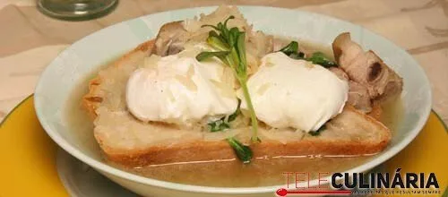 Sopa de poejos e ovos