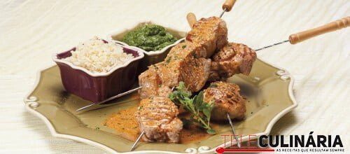 Espetadas de medalhões de porco