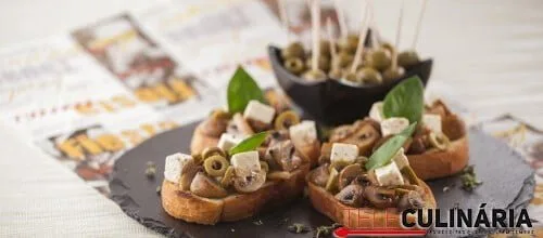 Tapas de cogumelos salteados em pão alentejano
