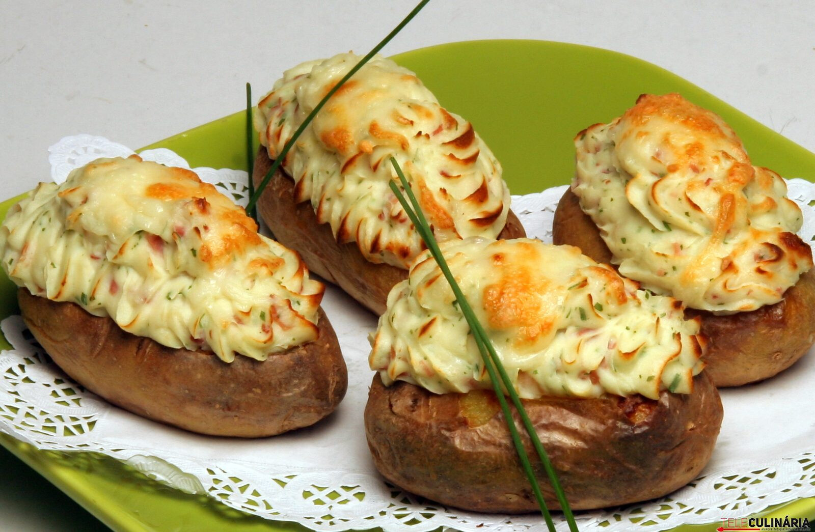 Ninhos de batata com presunto