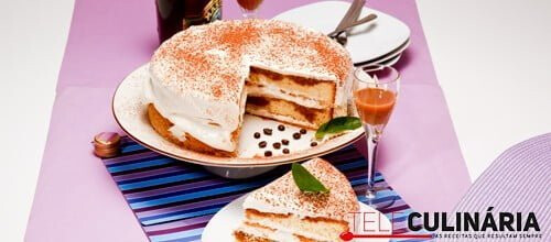 Bolo tiramisu com massa folhada