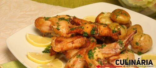 Coelho grelhado com molho de ervas