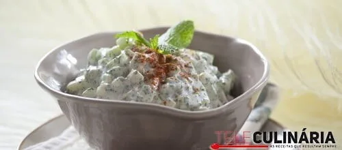 Salada de pepino curado