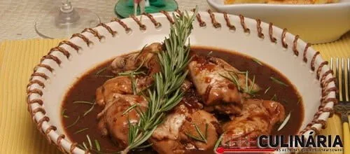 Frango com cerveja preta