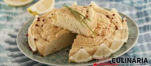 Bolo salgado de frango e limão