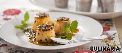 Pudim flan com doce de maracujá