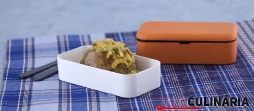 Batatas recheadas com caril de mexilhão