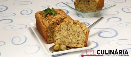 Bolo salgado de azeitonas e orégãos