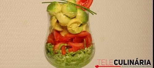 Cocktail de tomate com abacate