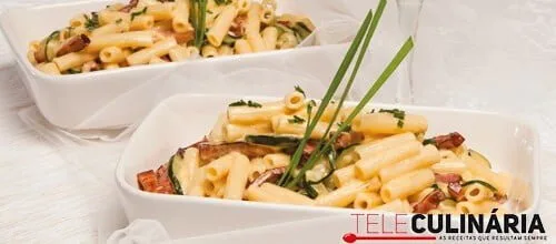 Carbonara de courgette e bacon