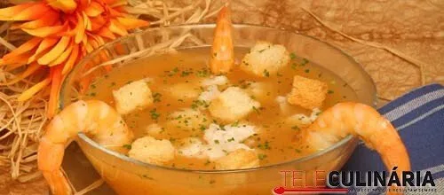 Sopa de peixe com camarão