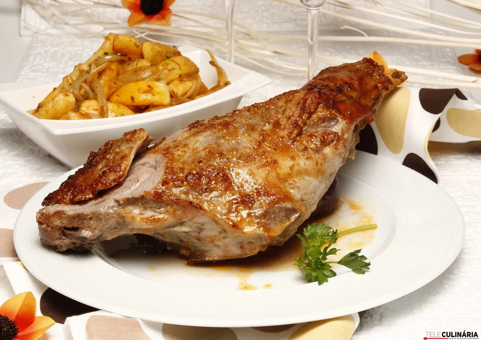 Perna de borrego com batatas à padeiro