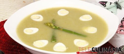 Creme de espargos com ovos de codorniz