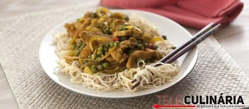 Salteado de peru com massa asiática