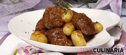 Bochechas de porco com cerveja