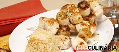 Espetadas de frango com banana