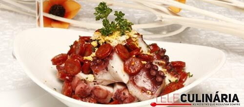 Frigideira de polvo com linguiça