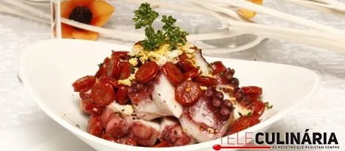 Frigideira de polvo com linguiça