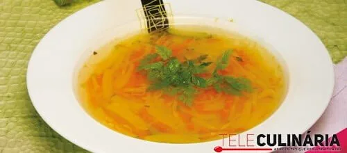 Canja de vegetais com cuscuz