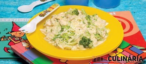 Frango com brócolos e massinhas