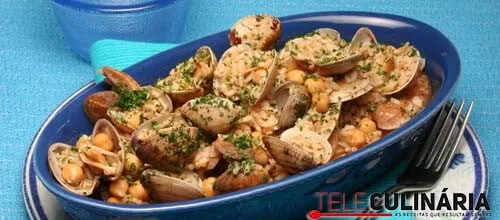 Arroz integral com amêijoas e leguminosas