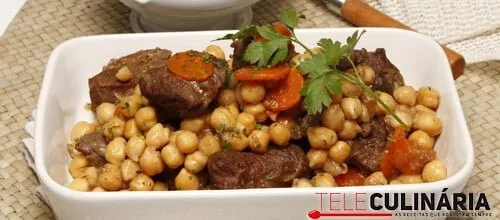 Guisado de carne de vaca com grão