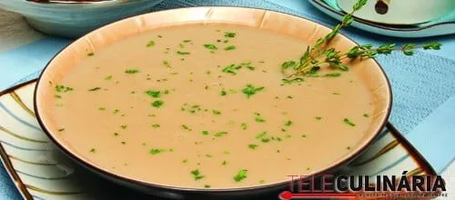 Sopa de creme de castanhas deliciosa