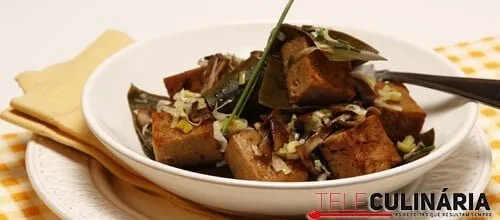 Seitan com algas e cogumelos