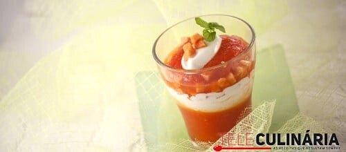 Papaia com iogurte e gengibre