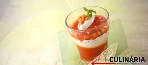 Papaia com iogurte e gengibre