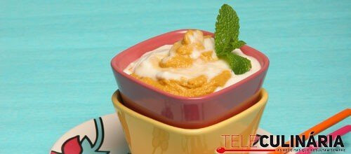 Creme de fruta com queijo e iogurte