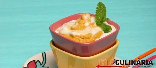 Creme de fruta com queijo e iogurte