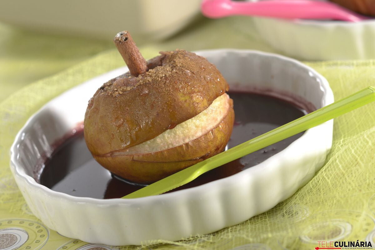 Maçãs assadas em calda