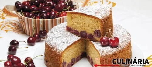 Bolo de cerejas com avelã