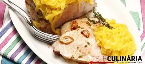 Lombo de porco com cebola confitada