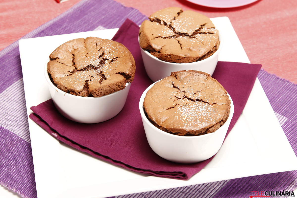Mini soufflés de chocolate com aveia