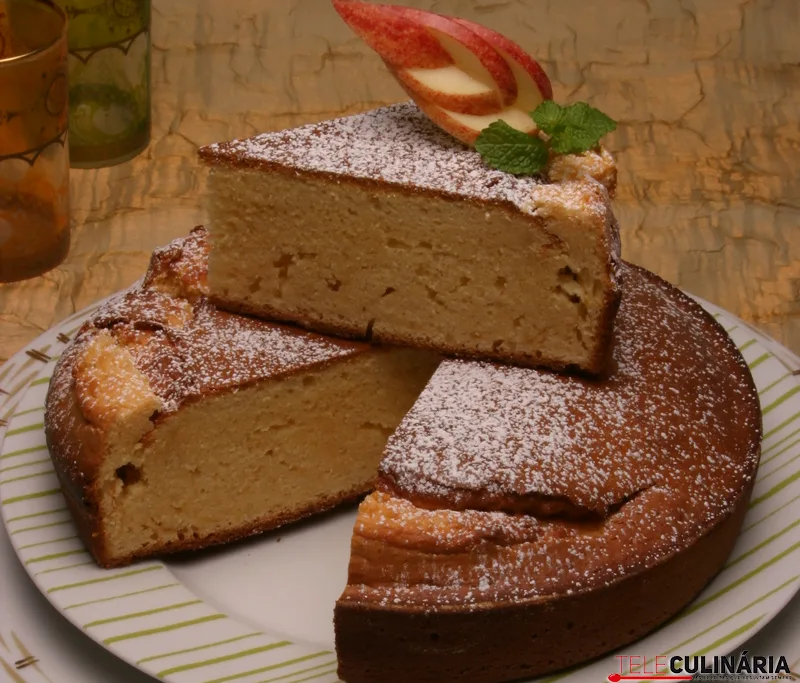 Bolo de leite condensado com amêndoa (robot de cozinha)