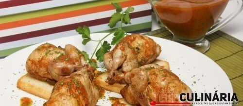 Codornizes fritas com molho piripiri