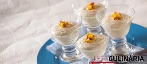 Mousse de pêssego com gengibre
