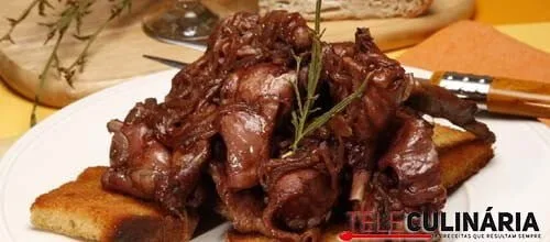 Coelho bravo à moda de Arganil - receita típica