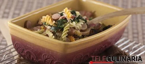 Gratinado de fusilli e carnes frias