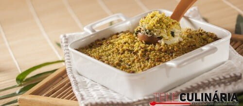 Bacalhau com espinafre e broa