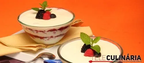 Taça de frutos silvestres