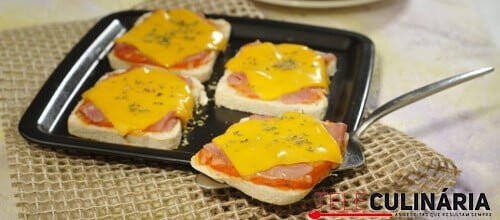 Mini pizzas em pão de forma