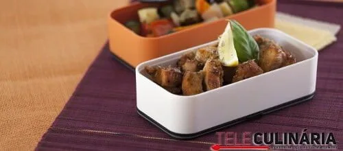 Peito de peru assado no forno