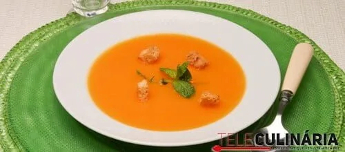 Sopa de abóbora com hortelã