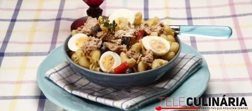 Cotoveleira de legumes e atum