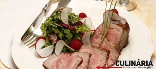 Vitela fria com framboesas