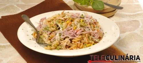 Fusilli de frango com fiambre