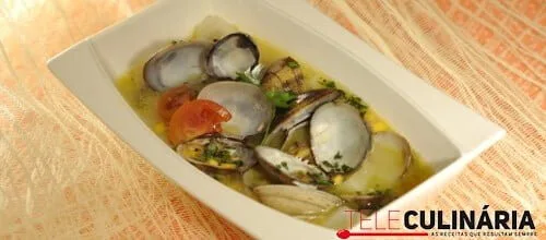 Caldo de amêijoas e milho